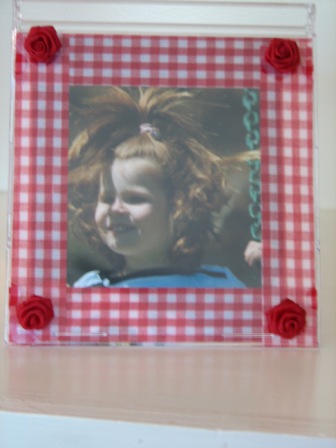 عمل ايطار من علب cd CD%20Case%20Picture%20Frame%204